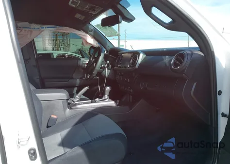 2023 Toyota Tacoma Trd Off Road z USA, uszkodzony, nr VIN 3TMCZ5AN1PM650389